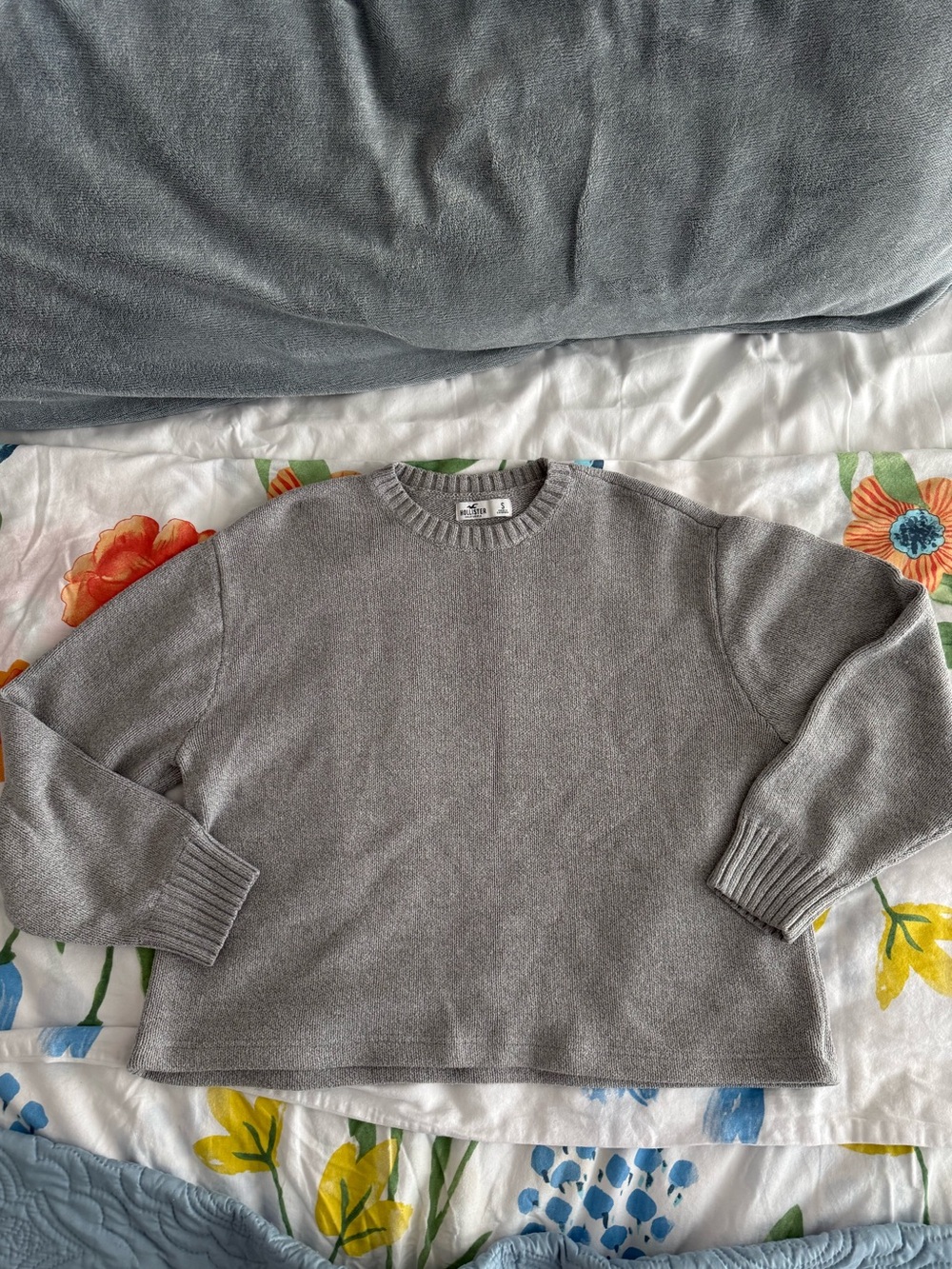 Hollister Light Gray Crewneck Sweater